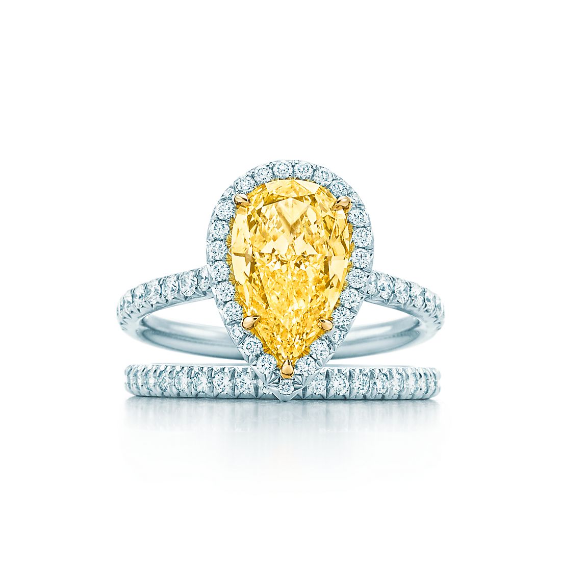 Look - Diamond yellow engagement rings video Look - Diamond yellow engagement rings video